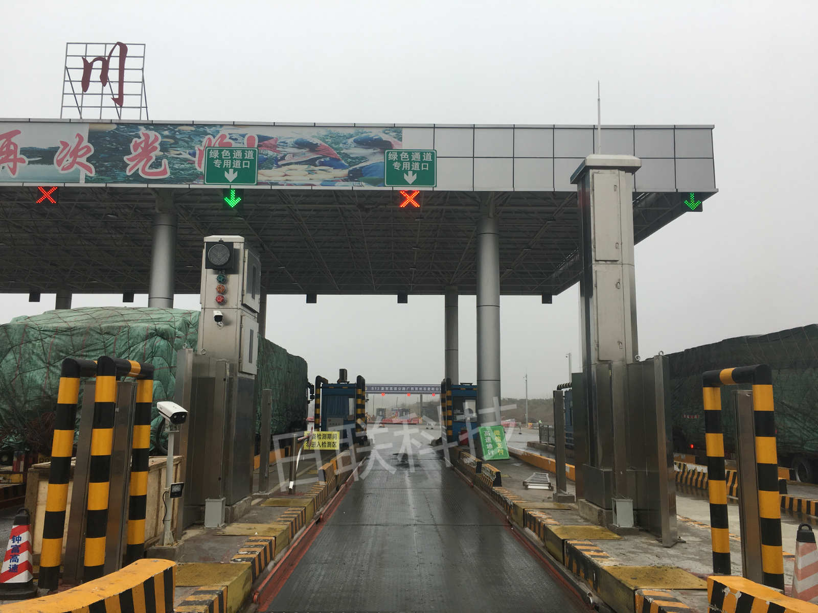 高速公路“綠色通道”=“逃費通道”？ ——X光車輛檢查系統(tǒng)捍衛(wèi)政策初心